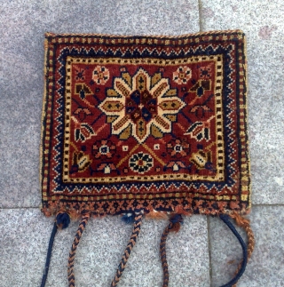 Antique little Qashghai bag , nice collector´s piece. Size : ca 35cm x 30cm                   