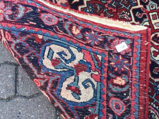 Beautiful small Persian Bidjar rug in good condition, age: circa 1920 , size: ca 135cm x 80cm/ 4'5''ft x 2'7''ft             