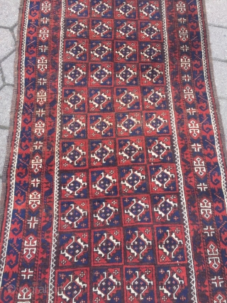 Large antique Baluch rug with a Turkmen inspired Aina gul design, size: ca 280x100cm / 9'2''ft x 3'3''ft               