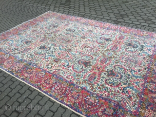 Fine antique Persian Kirman carpet, very decorative. Size: ca. 390x280cm / 12'8''ft x 9'2''ft                   