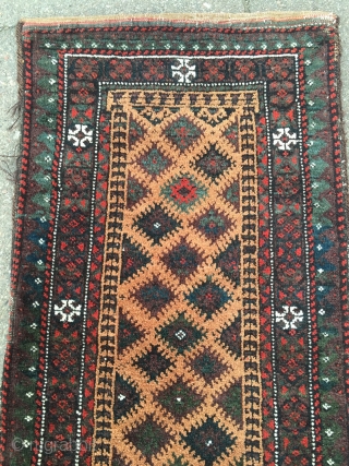 Antique camel ground collector´s Baluch balisht, glossy wool and cool graphics, nice collector´s item. Size: 86x41cm / 2'8''ft x 1'3''ft all natural colors.
          