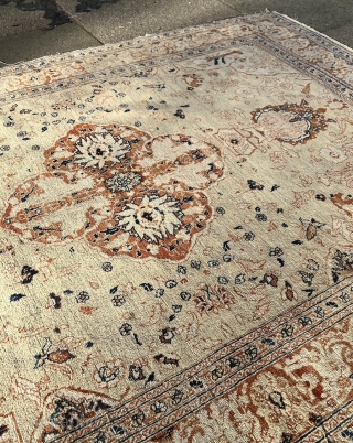 A fine antique Persian Tabriz Haji Jalili rug, size: ca. 165x125cm / 5‘5ft by 4,2ft  www.najib.de                
