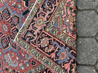 A small antique Persian Heriz rug, size: ca. 200x150cm / 6’5ft by 5ft                    