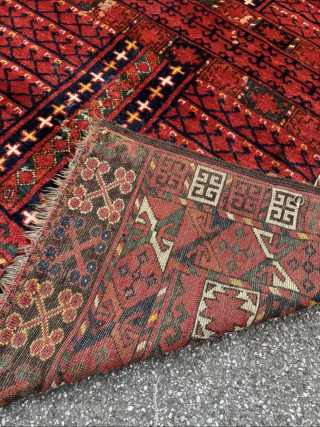 Antique Turkmen Ersari Ensi. Shiny wool, beautiful saturated colors. Age: 19th century. Size: circa 170x140cm / 5’6ft by 4’6ft http://www.najib.de             