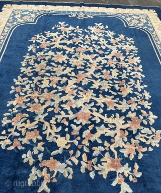 A highly decorative antique Chinese Art Déco rug from the 1920’s, size: ca. 350x275cm / 11’5ft by 9ft               