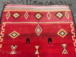 A vintage Moroccan Berber rug from the middle Atlas mountains, size: ca. 320x165cm / 10‘5ft by 5‘4ft http://www.najib.de               