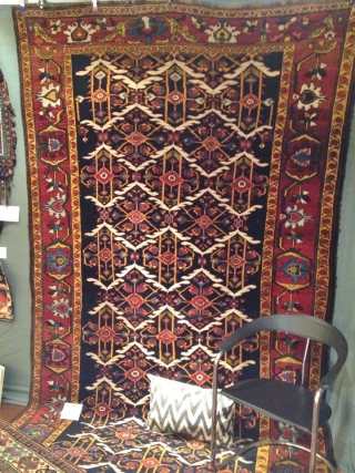 Antique early Bakhtiary long rug on wool foundation, circa 1880. Beautiful design and archaic border, size 405x190cm / 13'3''ft x 6'3''ft  www.najib.de          