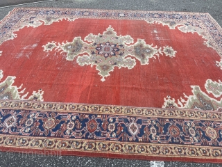 A highly decorative antique Persian Sultanabad carpet in original vintage condition, size: ca. 360x290cm / 11’8ft by 9’5ft               