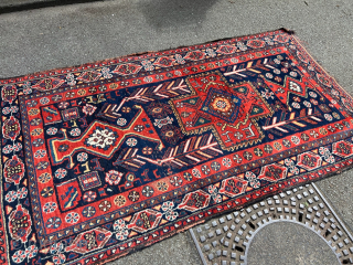 Antique Luri tribal rug displaying a doublesided vase design. Size. Circa 225x125cm / 7‘4ft by 4‘1ft http://www.najib.de                