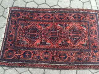 Antique Baluch rug with beautiful "crab" border. Size:150x98cm / 4'9''x3'2''ft www.najib.de                      