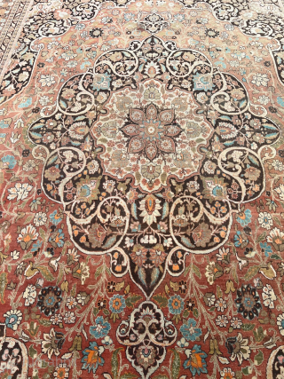 A fine antique Persian Tabriz Haji Jalili carpet, Size: circa 390x290cm / 12’8ft by 9’5ft 

The most artful Tabriz carpets attributed to the workshop of Haji Jalili possess incredible refinement and sophistication.  ...