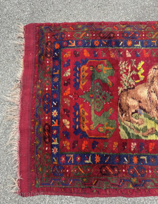 Antique Central Anatolian Sivas Lion rug, early 20th century. Size: circa 220x105cm / 7,2ft by 3,5ft  http://www.najib.de               