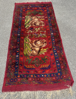 Antique Central Anatolian Sivas Lion rug, early 20th century. Size: circa 220x105cm / 7,2ft by 3,5ft  http://www.najib.de               