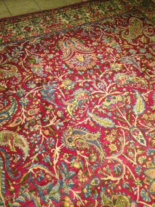 Fine antique Persian Kirman Ravar carpet. Size: 380x275cm / 12'5''ft x 9'1''ft www.najib.de                    