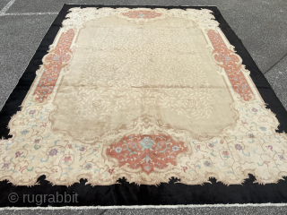 Antique Chinese Art Déco carpet from the 1920s. With its bold yet sophisticated aesthetic, it embodies the timeless elegance of the Art Deco style popular in Europe and the United States in  ...