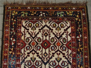 White ground Bakhtiary long rug. One of the most beautiful Bakhtiary´s I have ever seen. Circa 1880. Wool pile on wool foundation. Excellent drawing, great wool quality and beautiful colors. Good overall  ...