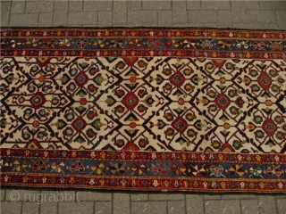 White ground Bakhtiary long rug. One of the most beautiful Bakhtiary´s I have ever seen. Circa 1880. Wool pile on wool foundation. Excellent drawing, great wool quality and beautiful colors. Good overall  ...