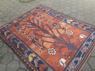 Gabbeh rug from Southpersia, beautiful drawing. Size: 210x160cm / 6'9''ft x 5'3''ft , age: circa 80 years old               