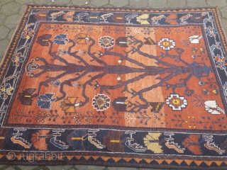 Gabbeh rug from Southpersia, beautiful drawing. Size: 210x160cm / 6'9''ft x 5'3''ft , age: circa 80 years old               