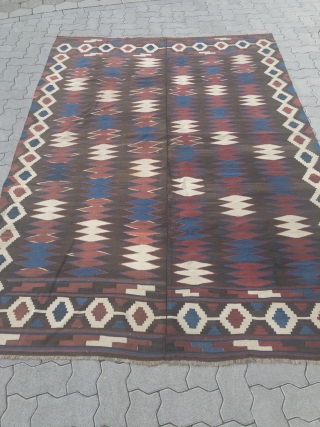 A very nice antique Persian kilim, probably from the Veramin region. Age: 19th century. All natural colors, size: ca. 267x183cm / 8'8''ft x 6ft         