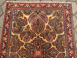 Fine antique Persian Sarough rug, rare white ground color. Size: ca 145x100cm / 4'8'' x 3'3''ft                 