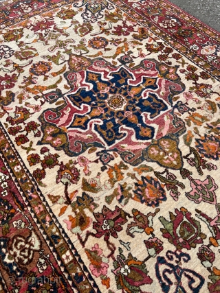 A fine antique Persian Isfahan rug, beautiful ivory field color. Size: 210x140cm / 7ft by 4’6ft http://www.najib.de                