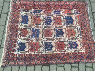 Antique ivory ground Southpersian Afshar rug, beautiful drawing, age: 19th century, size: ca. 133x109cm / 4'4''ft x 3'8''ft little worn spots in the middle, otherwise good overall condition, www.najib.de
    