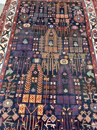 A beautiful antique Persian Luri Bakhtiary tribal rug from the 19th century, size: 320x175cm / 10’5ft by 5’8ft               