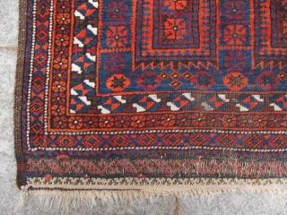 Antique Baluch prayer rug . Size : ca 150cm x 87cm (5' x 2'9''). Nice collector´s piece.                