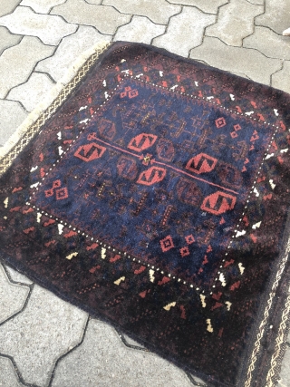 Very nice antique Baluch bagface. Shiny wool and beautiful flatwoven ends. Size : ca 70x 65cm / 2'3'' x 2'2''ft             