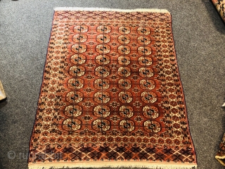 Antique Turkmen Tekke rug with rare white star border, size: ca. 170x135cm / 5'6''ft by 4'5''ft, age: 19th century.              