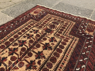 Very nice antique Baluch prayer rug with stylized hands, size: 142x90cm / 4'6''ft x 3ft                  