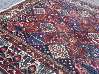 Large antique Persian Bakhtiary carpet with garden design from the 1920´s, very decorative. Size: ca. 505x350cm / 16'6'' x 11'5'' ft www.najib.de           