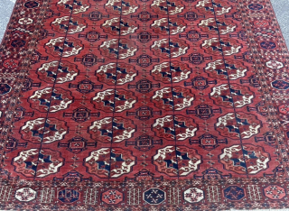 Antique Turkmen Tekke Main Carpet, Early 19th Century
Dimensions: 280 x 230 cm (approx. 9'2" x 7'6")
Age: Circa 1820 (approx. 200 years old)
Origin: Central Asia / Turkmenistan
A highly collectible antique Tekke main carpet  ...