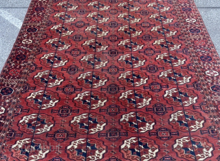 Antique Turkmen Tekke Main Carpet, Early 19th Century
Dimensions: 280 x 230 cm (approx. 9'2" x 7'6")
Age: Circa 1820 (approx. 200 years old)
Origin: Central Asia / Turkmenistan
A highly collectible antique Tekke main carpet  ...