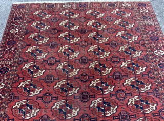 Antique Turkmen Tekke Main Carpet, Early 19th Century
Dimensions: 280 x 230 cm (approx. 9'2" x 7'6")
Age: Circa 1820 (approx. 200 years old)
Origin: Central Asia / Turkmenistan
A highly collectible antique Tekke main carpet  ...