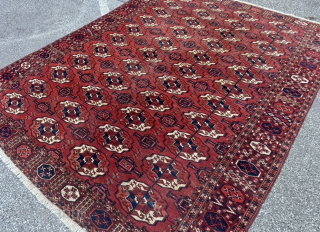 Antique Turkmen Tekke Main Carpet, Early 19th Century
Dimensions: 280 x 230 cm (approx. 9'2" x 7'6")
Age: Circa 1820 (approx. 200 years old)
Origin: Central Asia / Turkmenistan
A highly collectible antique Tekke main carpet  ...