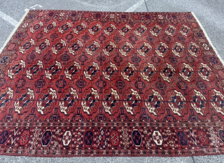 Antique Turkmen Tekke Main Carpet, Early 19th Century
Dimensions: 280 x 230 cm (approx. 9'2" x 7'6")
Age: Circa 1820 (approx. 200 years old)
Origin: Central Asia / Turkmenistan
A highly collectible antique Tekke main carpet  ...