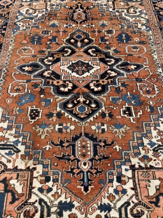 A highly decorative antique Persian Serapi Heriz carpet, size: ca. 310x240cm / 10’2ft by 7’9ft  www.najib.de                