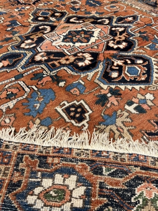 A highly decorative antique Persian Serapi Heriz carpet, size: ca. 310x240cm / 10’2ft by 7’9ft  www.najib.de                