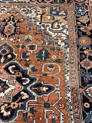 A highly decorative antique Persian Serapi Heriz carpet, size: ca. 310x240cm / 10’2ft by 7’9ft  www.najib.de                