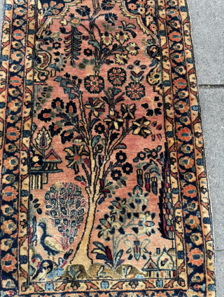 A lovely small Saruk rug with peacocks. Size: 125x65cm / 4‘1ft by 2‘1ft http://www.najib.de                   