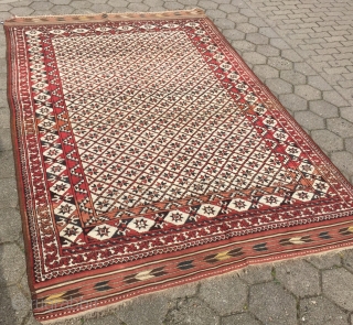 Rare antique white ground Ersari main carpet with star and lattice design. Late 19th century. Origin: North-Afghanistan. Size: ca 280x190cm / 9'2'' x 6'3''ft with kilims.
       