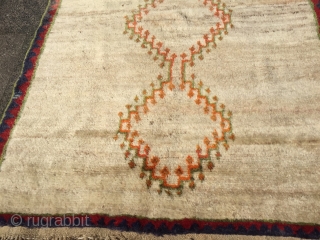 A very nice antique minimalist Southpersian Gabbeh rug, size: 175x127cm / 5'8''ft x 4'2''ft                   