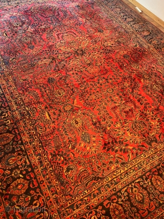 From an old German estate: a highly decorative antique Persian Sarouk Mohajeran carpet, age: circa 1920. Size: ca. 415x310cm / 13‘6ft by 10‘2ft little old moth damage at one corner (see pictures)  ...