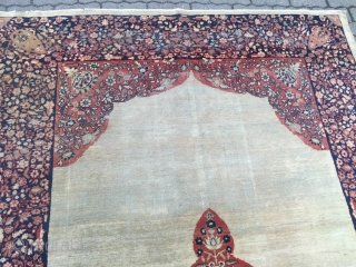 Fine antique Persian Ferahan carpet from the well known Ghazan workshop , size: ca. 335x185cm / 11ft x 6'1''ft , some wear in the upper area.       