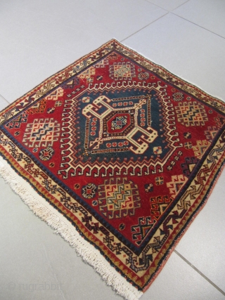ref: S2113/Quashqai bag face pillow rug,Persian 1910-1920 perfect condition .
0.65 x 0.60 , 2'2 x 2'0                 