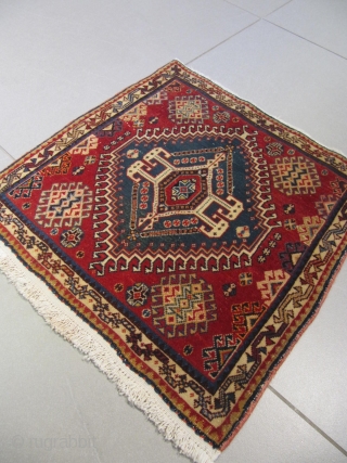 ref: S2113/Quashqai bag face pillow rug,Persian 1910-1920 perfect condition .
0.65 x 0.60 , 2'2 x 2'0                 