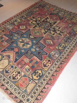 ref: S749 / KUBA LESGHI , CAUCASIAN ANTIQUE RUG , END OF 19TH CENTURY , VERY SMALL REPAIRS.
size: 5'3 x 3'7  /  1.60 x 1.09      