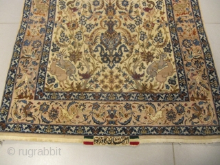 l) Isphahan Persian rug, 20th century, perfect condition
size: 175 X 105  /  5' X 3'                